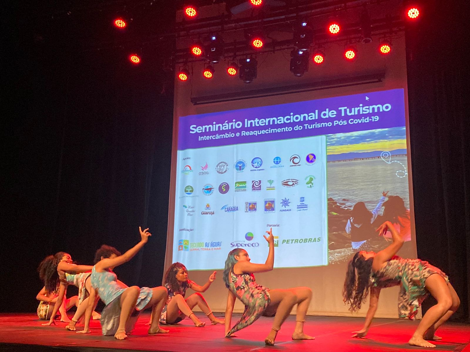 Guarujá marca presença em Seminário Internacional de Turismo