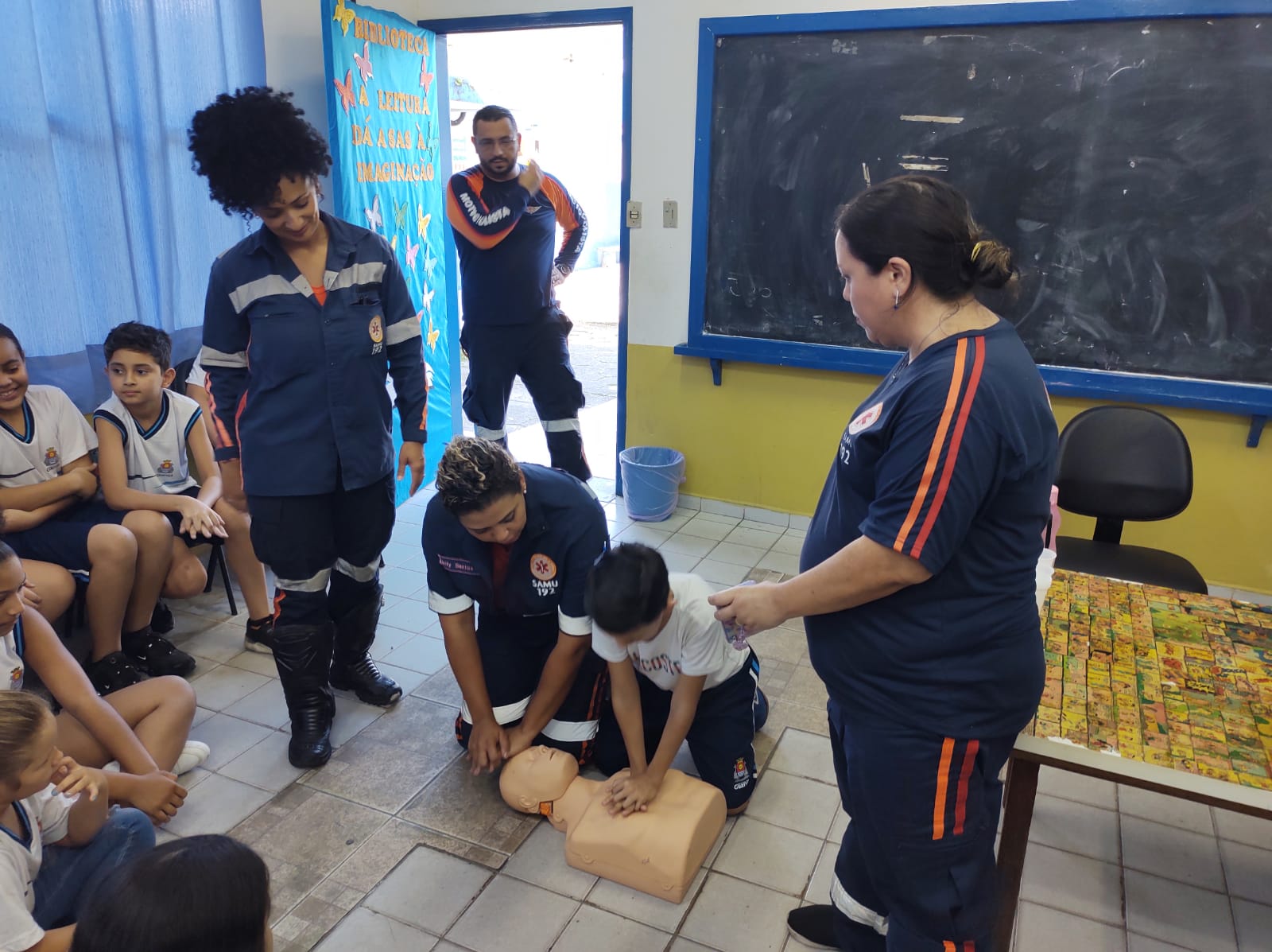 Samu de Guarujá ensina técnicas de prevenção a acidentes domésticos em escolas municipais